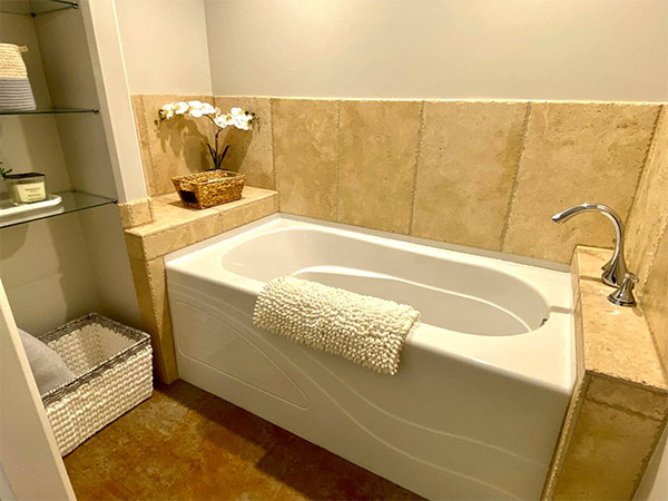 bath Luxury vacation rental, Penticton