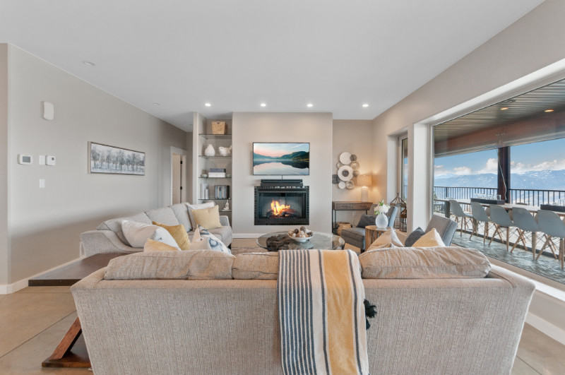 carmi-dining Naramata Villa for rent, Penticton